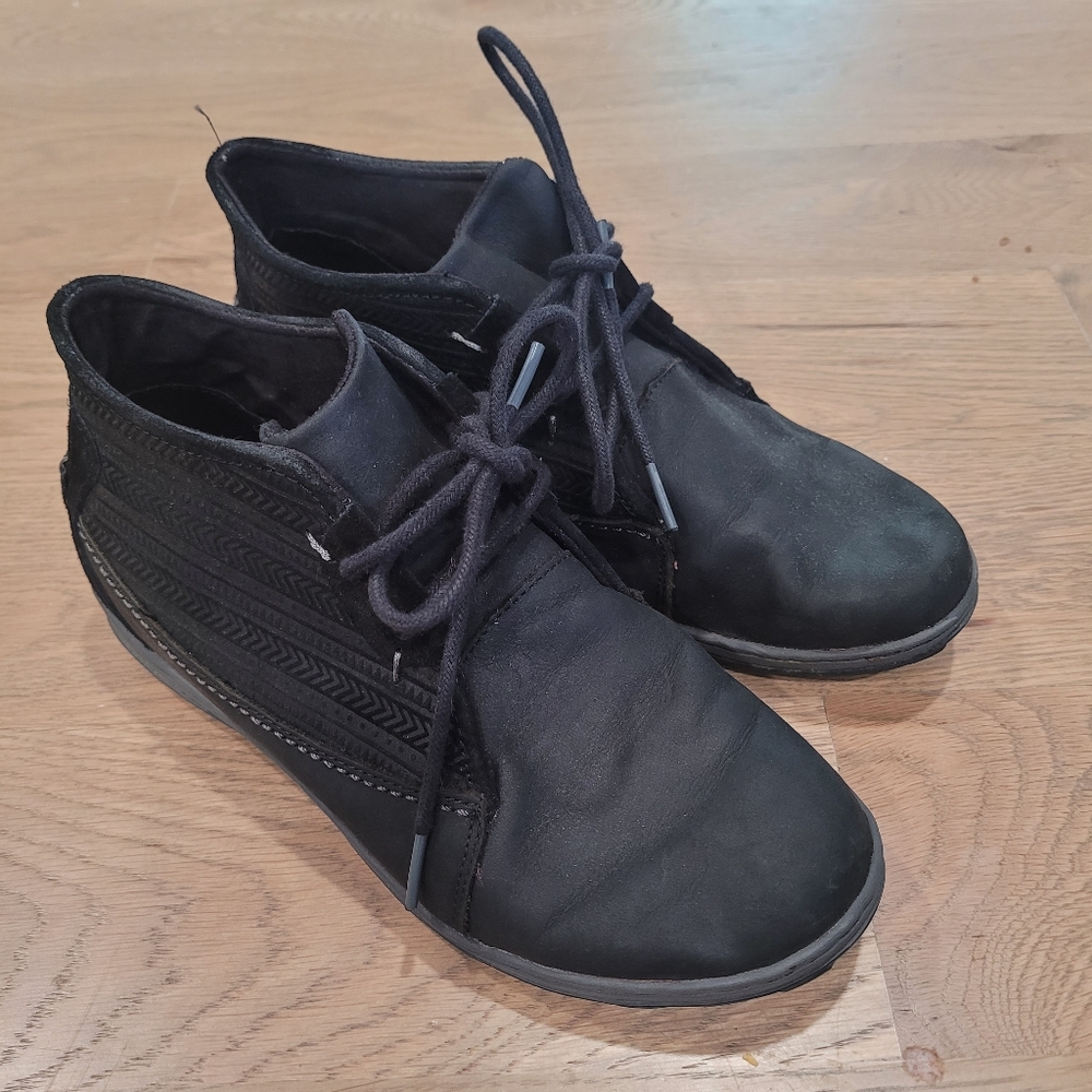 Merrell Ashland Chukka Black Boots Womens Size 6